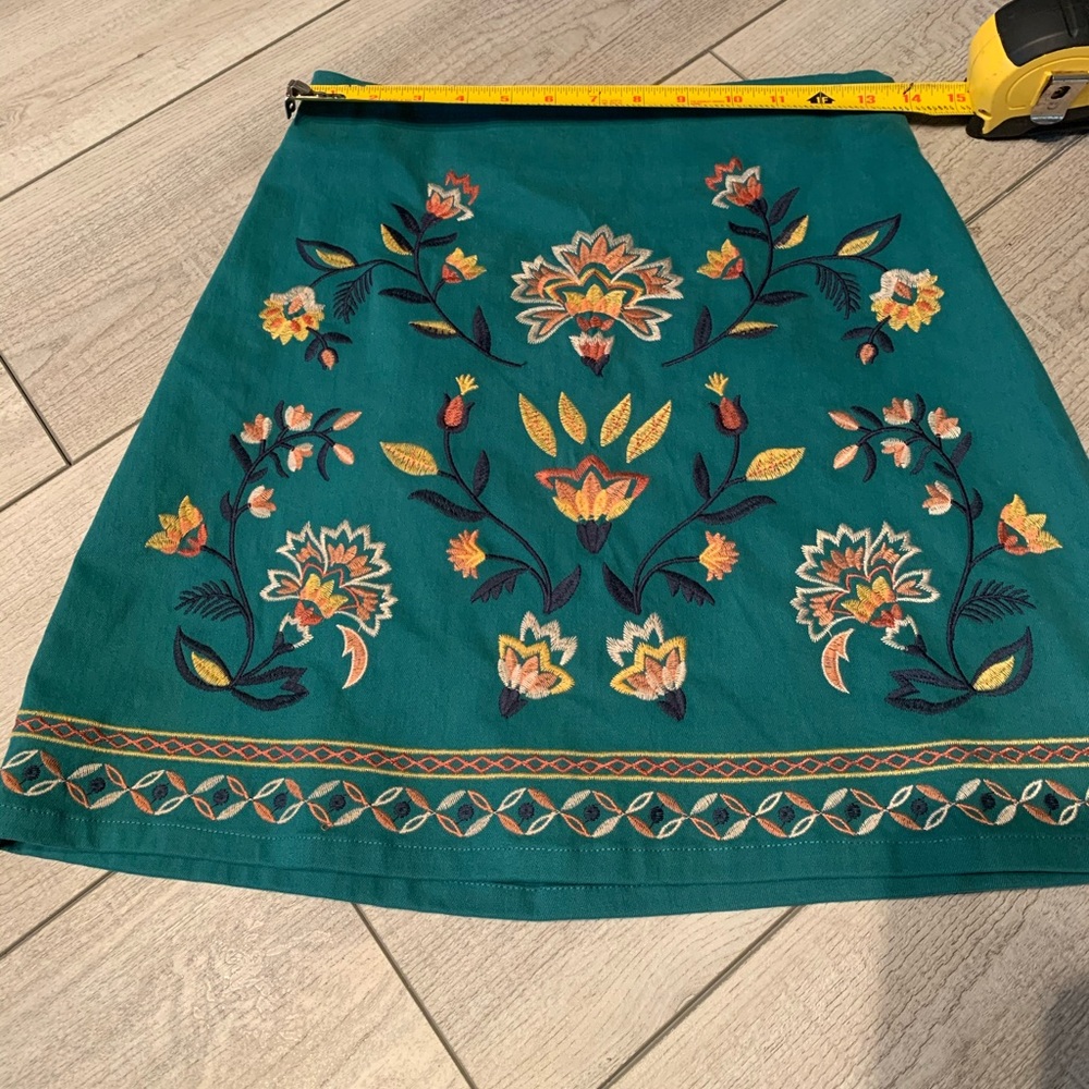 Flying tomato embroidered skirt